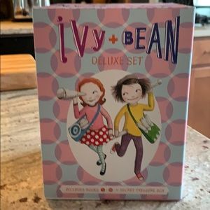 NIB Ivy + Bean Box Set